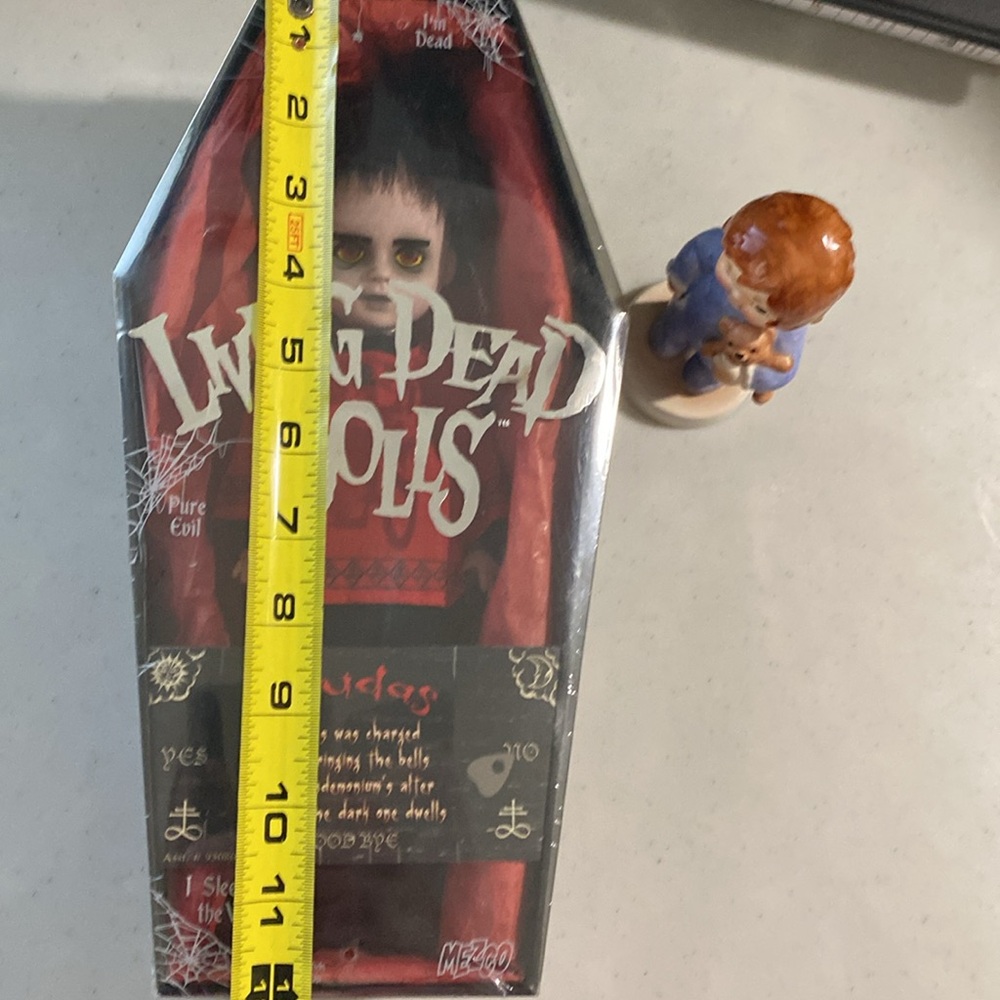 Living Dead Dolls Series 15 Judas - Picture 7 of 11